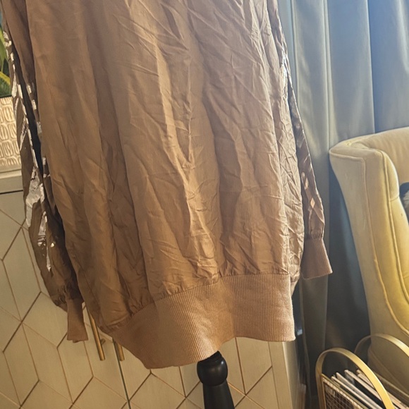 Silk Casual Tan Button-Accent Vintage Top - Picture 13 of 13